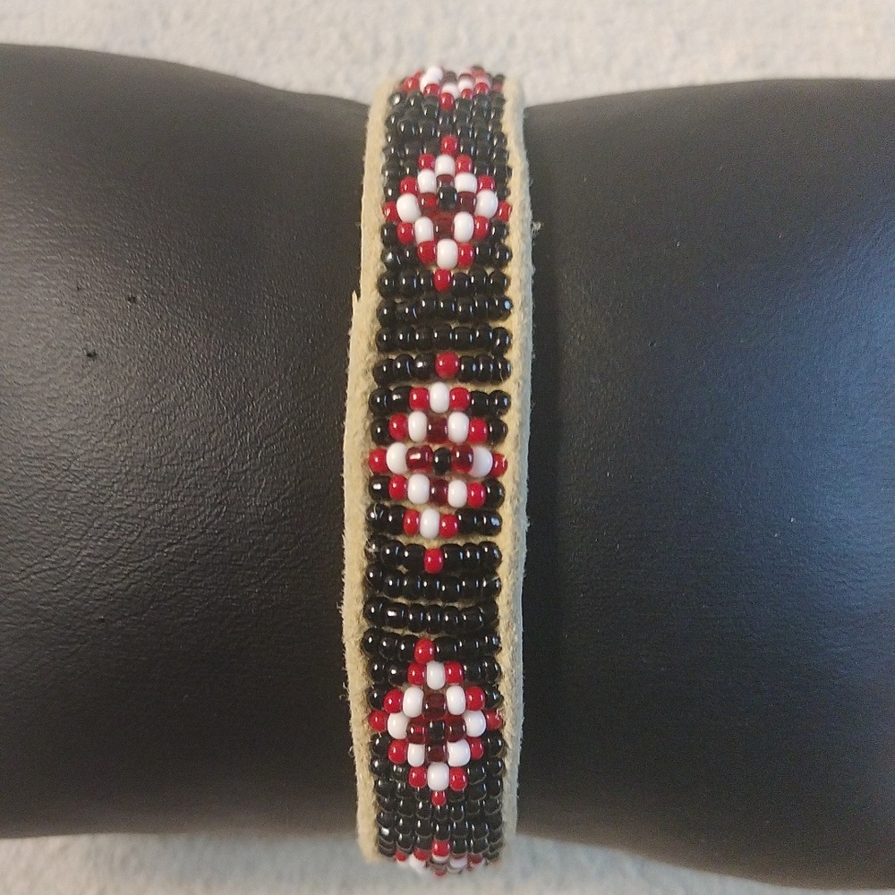 Hand beaded leather bracelet with sliding bead for closure